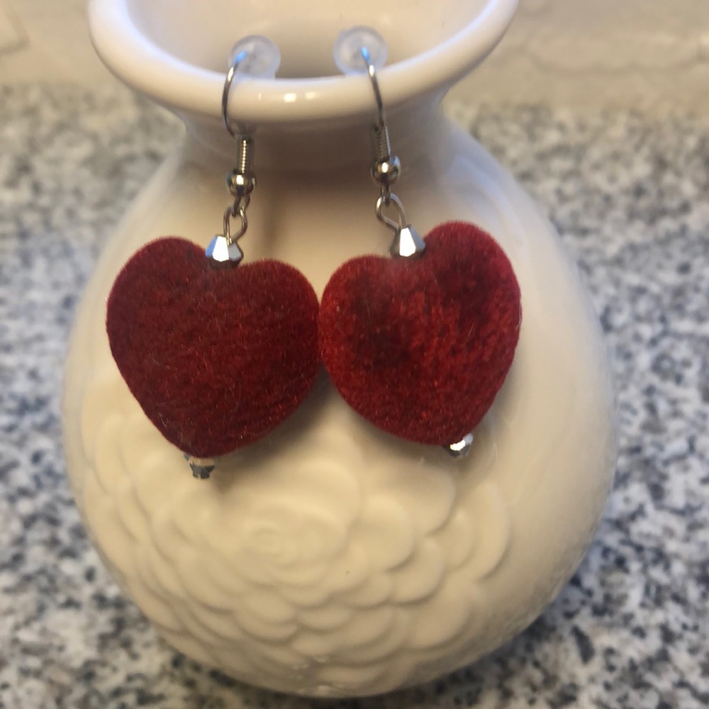 Gothic Queen of Hearts Earrings